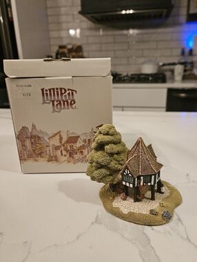 Lilliput Lane Tudor Cottage Flower Sellers New